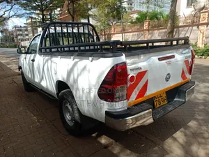 Toyota Hilux 2017 White