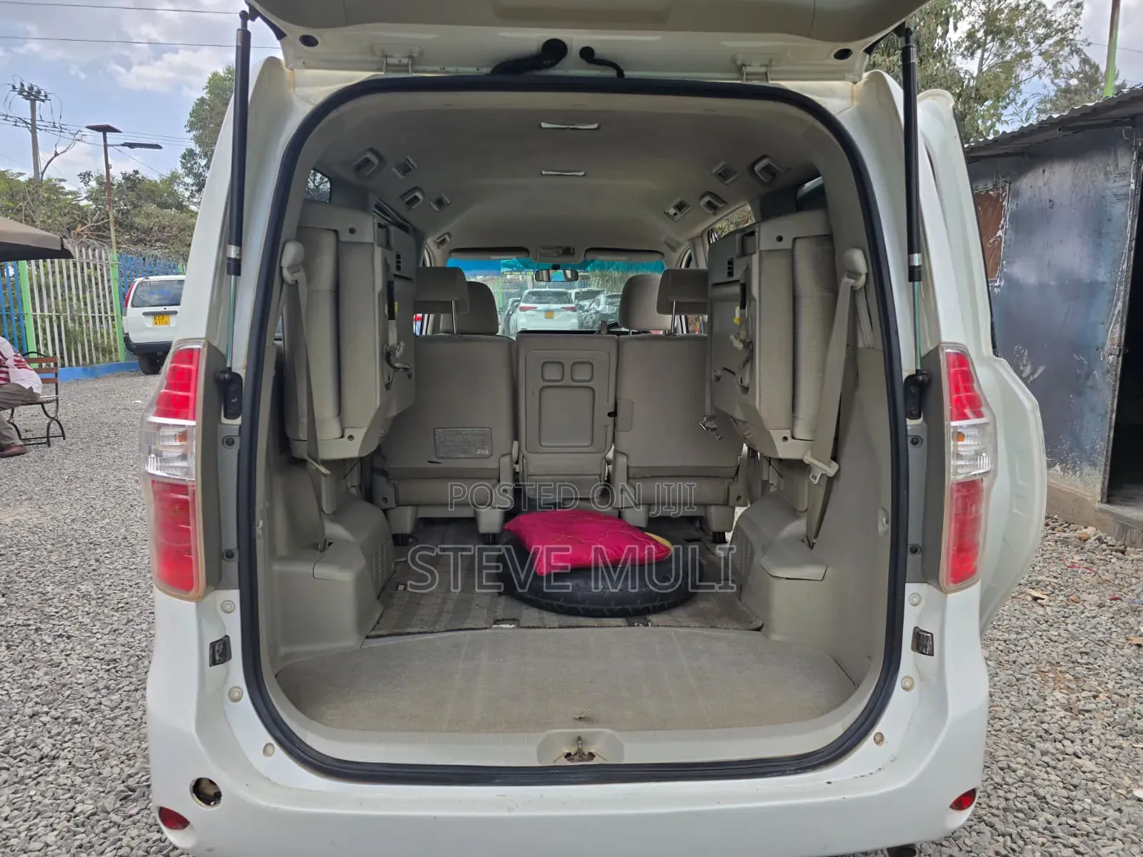 Toyota Noah 2010 White