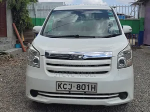 Toyota Noah 2010 White