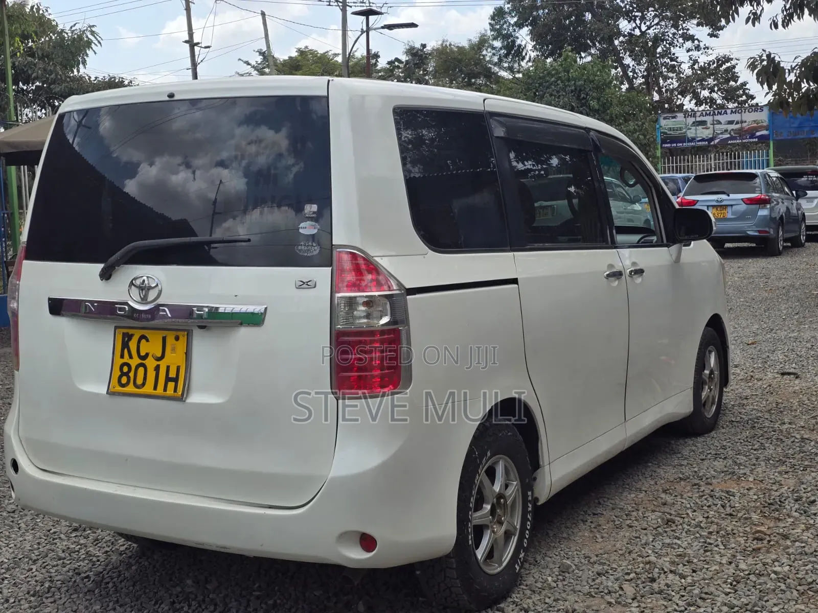 Toyota Noah 2010 White