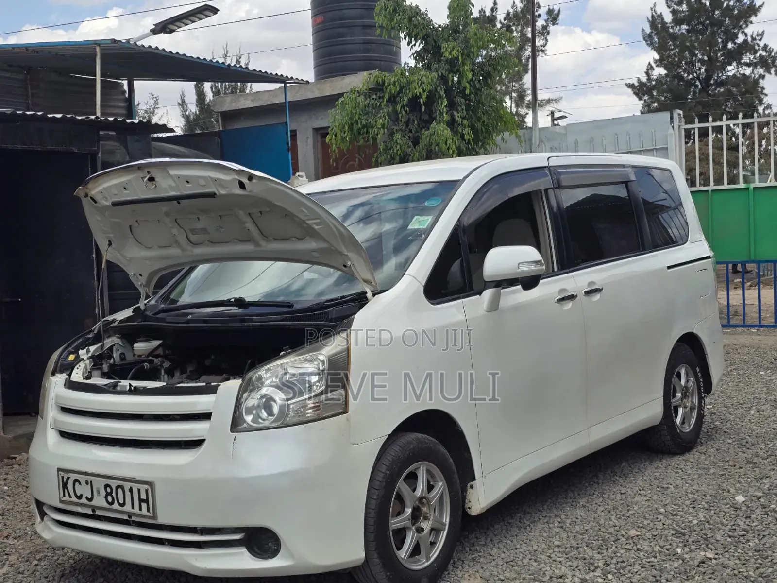 Toyota Noah 2010 White