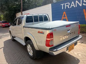 Toyota Hilux 2012 Gold