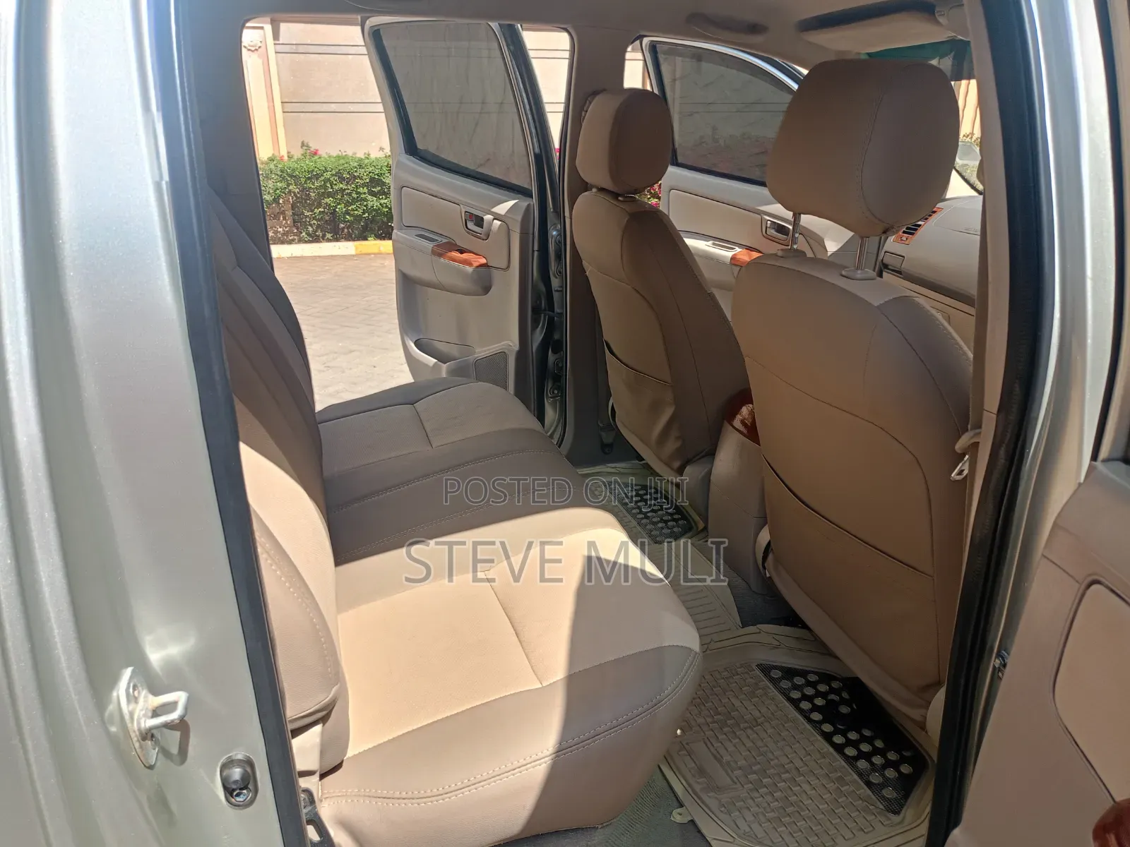 Toyota Hilux 2012 Gold