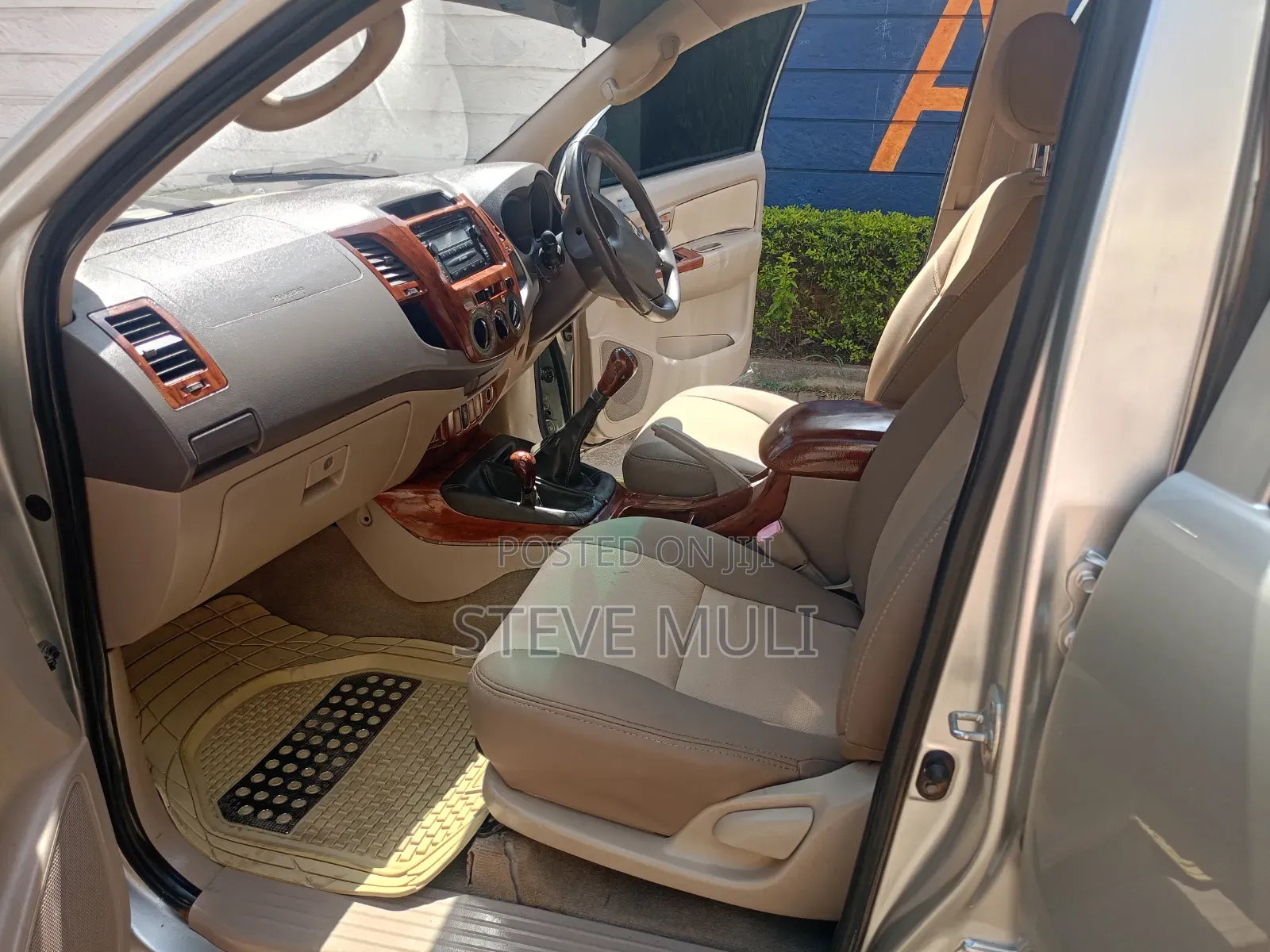 Toyota Hilux 2012 Gold
