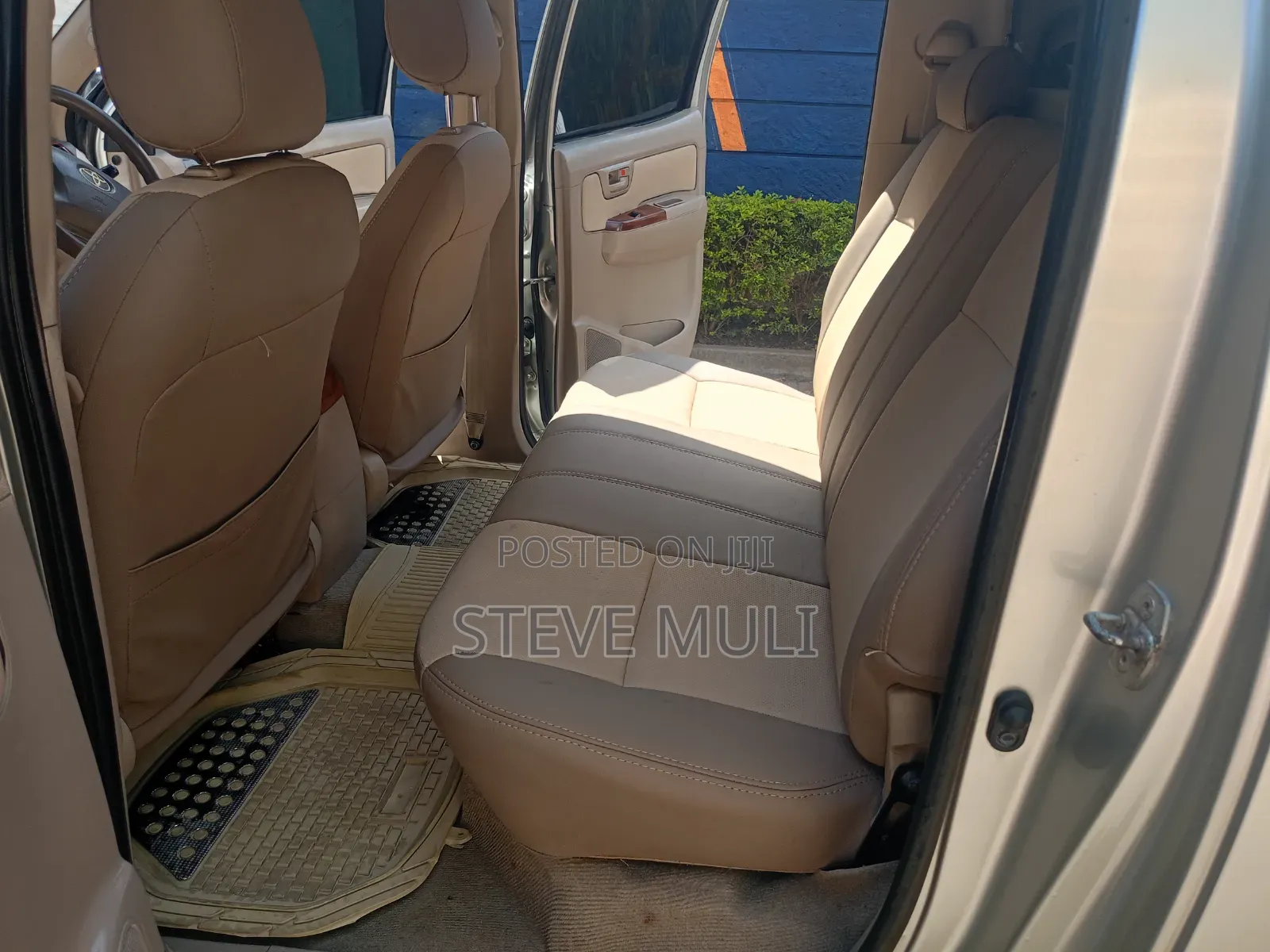 Toyota Hilux 2012 Gold