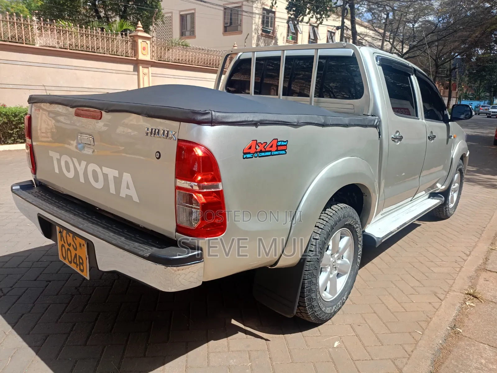 Toyota Hilux 2012 Gold