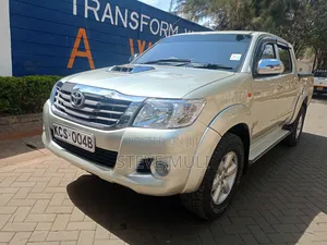 Toyota Hilux 2012 Gold