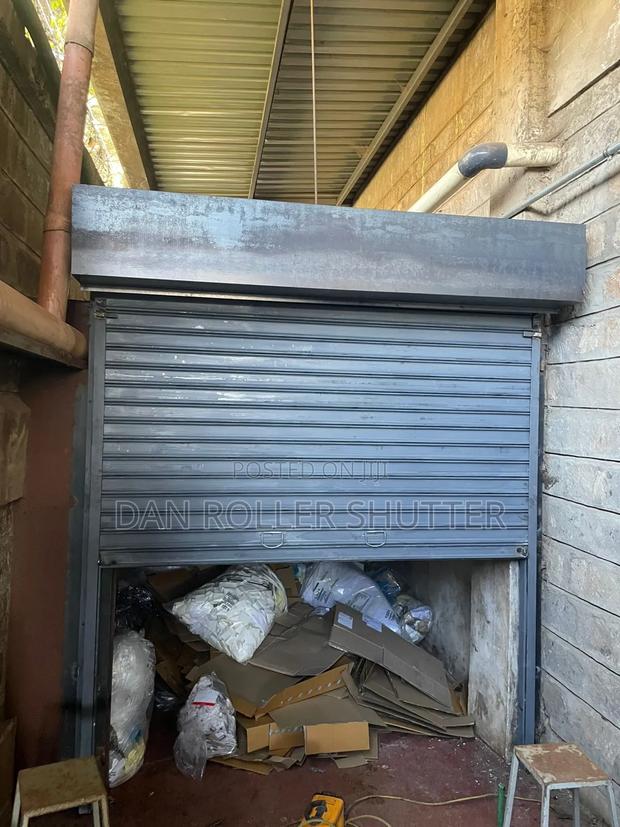 Title: Strong Manual Roller Shutter Door
Description: - thumbnail 3