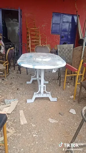 Hotel and Club Round Tables