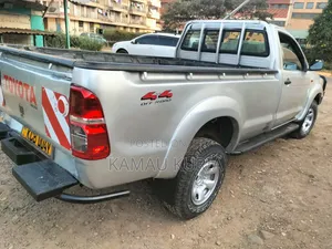 Toyota Hilux 2016 Silver