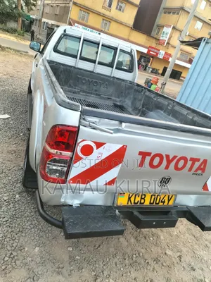 Toyota Hilux 2016 Silver