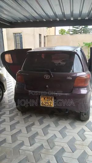 Toyota Vitz 2003 Maroon