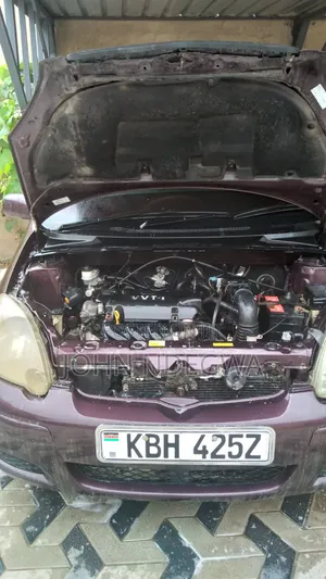 Toyota Vitz 2003 Maroon