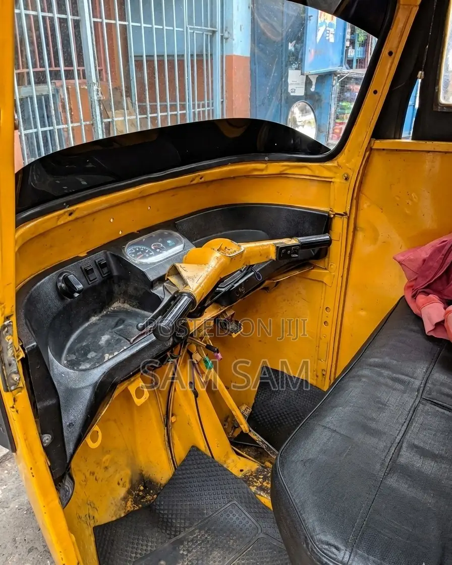 Piaggio Scooter 2019 Yellow
