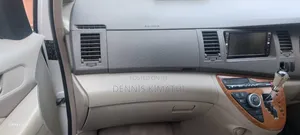 Toyota ISIS 1.8 Platana 2WD 2010 White