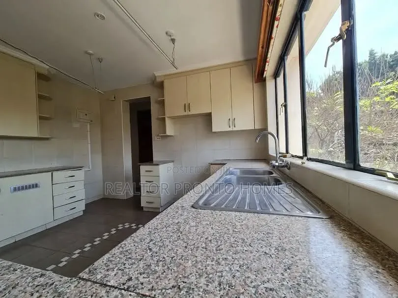 4bdrm Penthouse in Lavington, Valley Arcade for rent