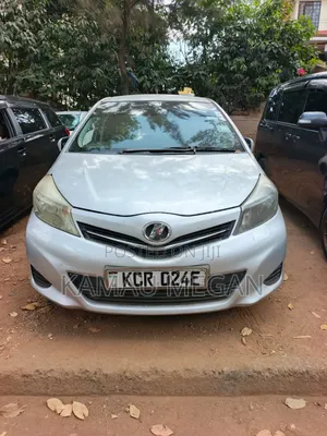 Toyota Vitz 2011 Silver