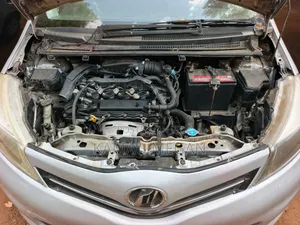 Toyota Vitz 2011 Silver