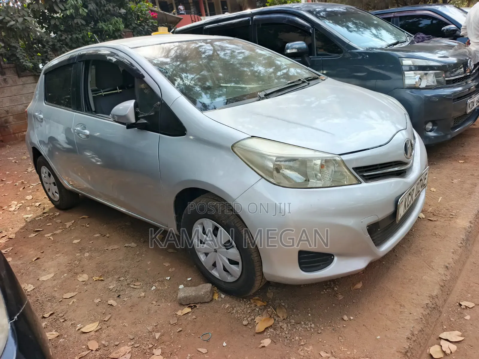 Toyota Vitz 2011 Silver