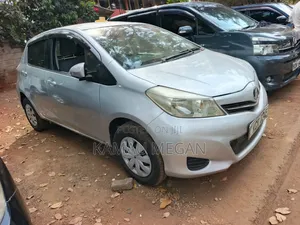 Toyota Vitz 2011 Silver