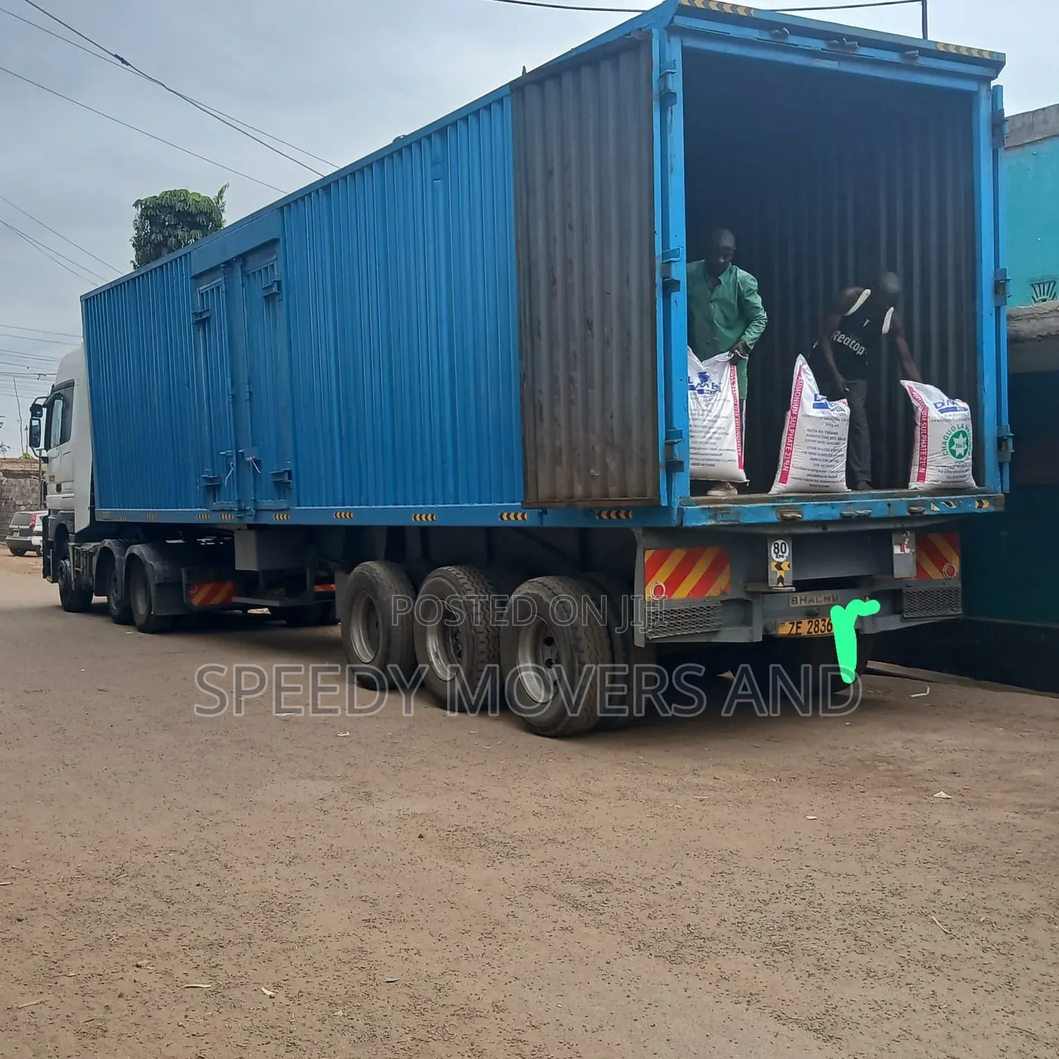 40 Feet Trailer for Logistics Available.