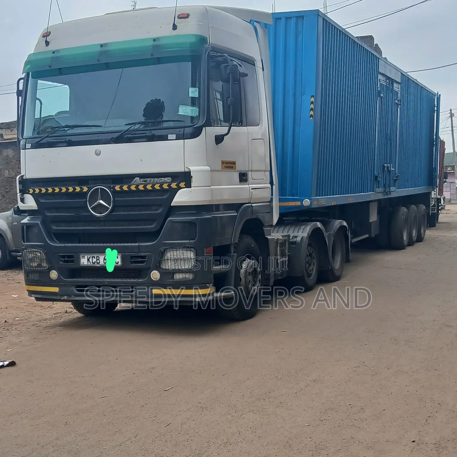 40 Feet Trailer for Logistics Available.