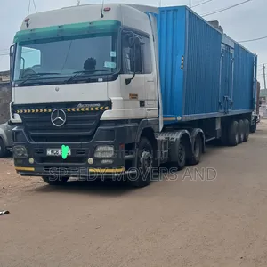 40 Feet Trailer for Logistics Available.