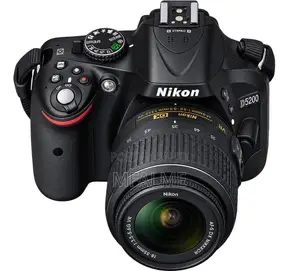 Nikon D5200nikon D5200 + 18-55mm Kit Lens + Speedlight