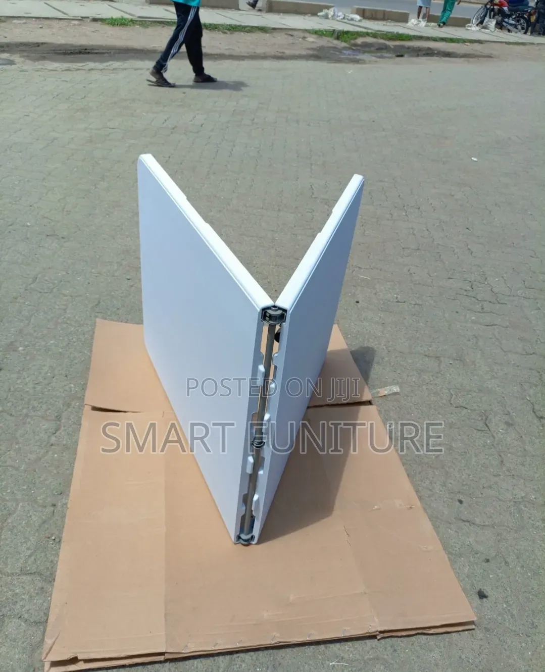White Folding Table/Metallic Reg Foldable Table