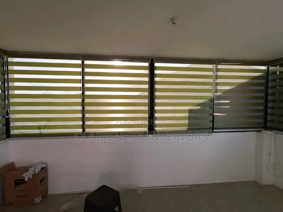 A Neat Solution for Bright Spaces With Horizontal Blinds