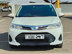 Toyota Axio 1.5 Hybrid 2WD 2018 White