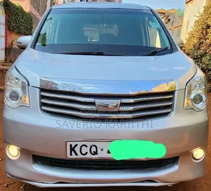 Toyota Noah 2012 Silver