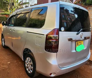 Toyota Noah 2012 Silver