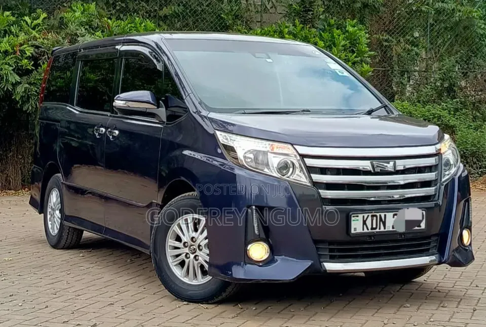Toyota Noah 2.0 AWD (8 Seater) 2017 Blue