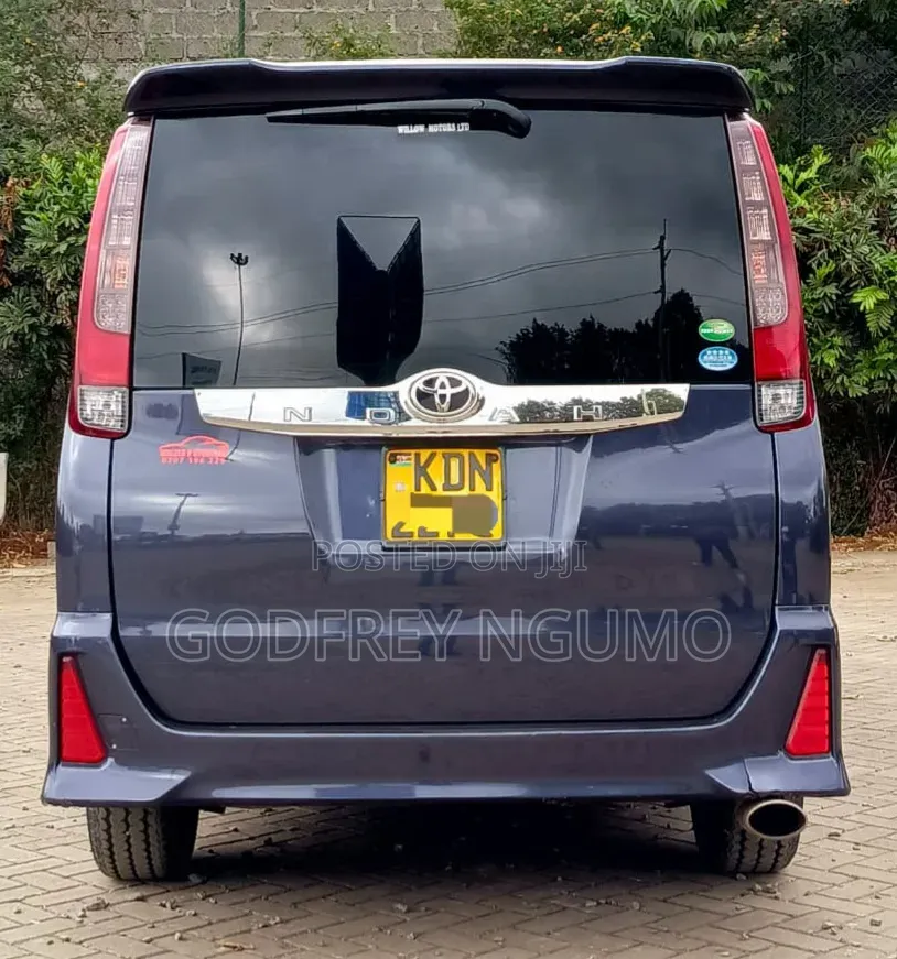 Toyota Noah 2.0 AWD (8 Seater) 2017 Blue