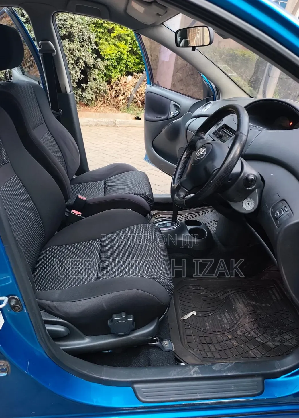 Toyota Vitz 2004 Blue