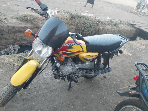 Bajaj Boxer 125 2025 Yellow