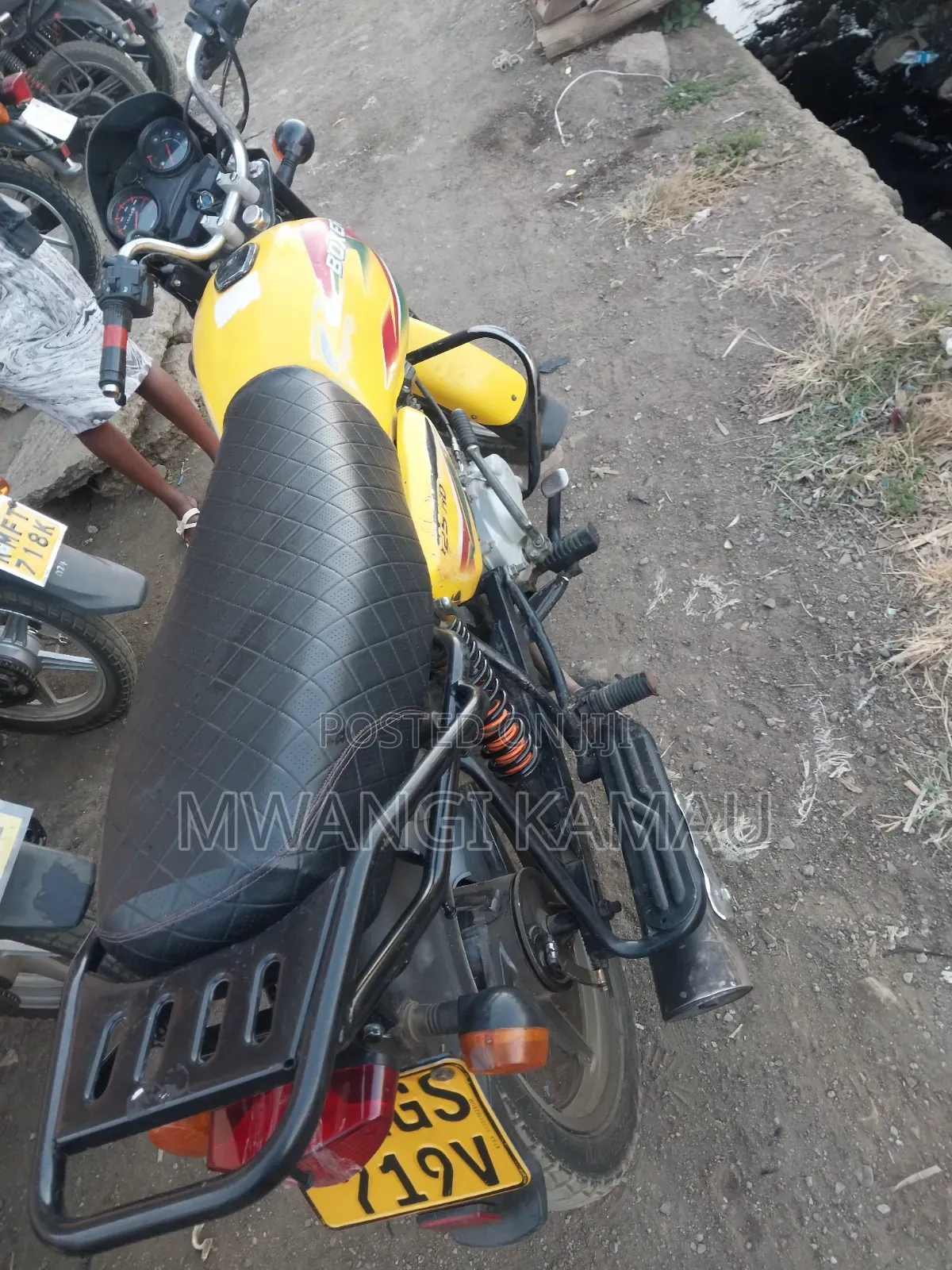 Bajaj Boxer 125 2025 Yellow