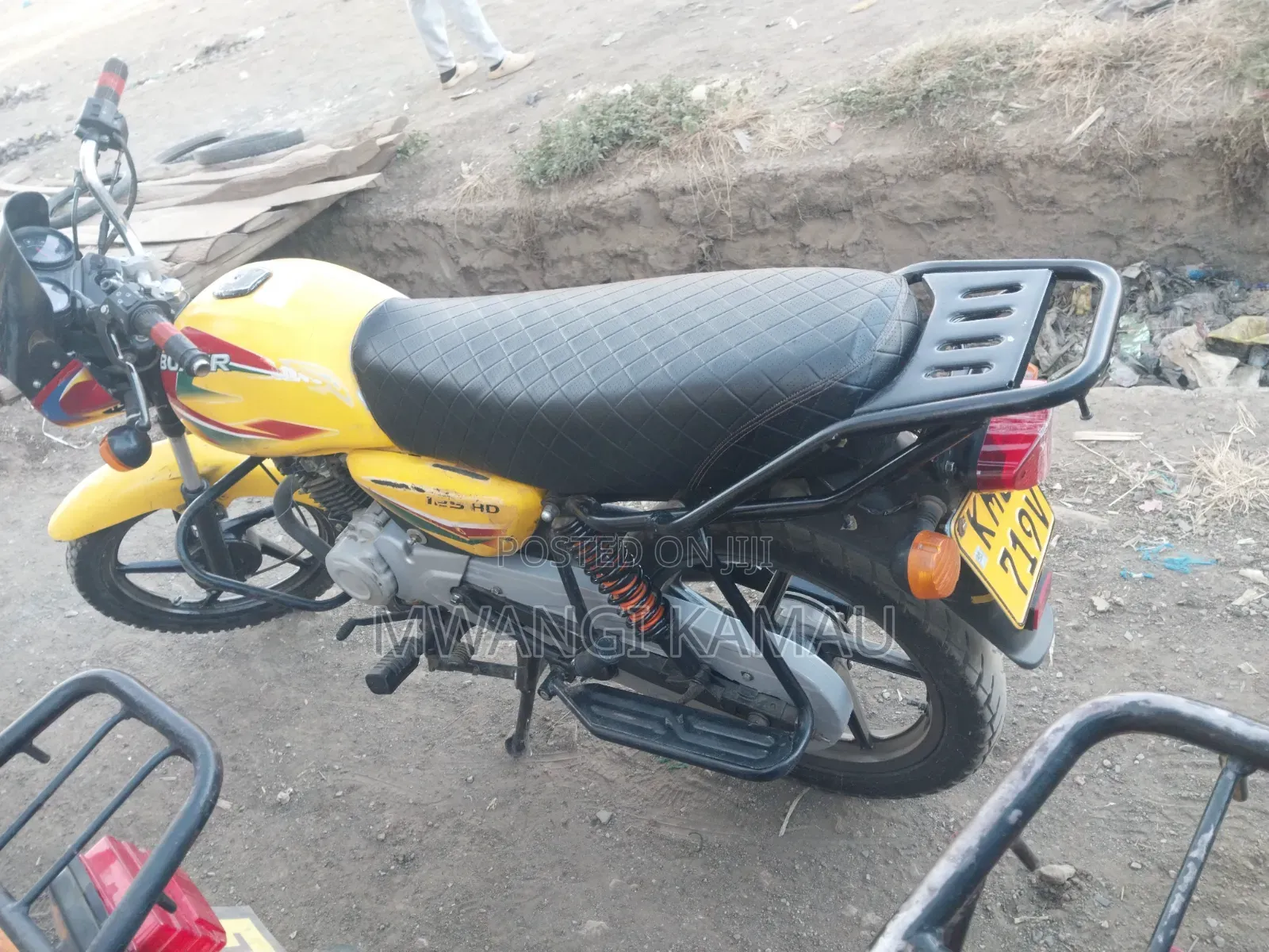 Bajaj Boxer 125 2025 Yellow
