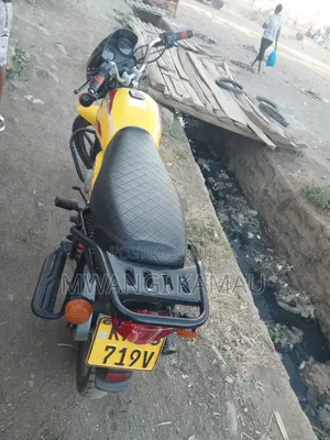 Bajaj Boxer 125 2025 Yellow