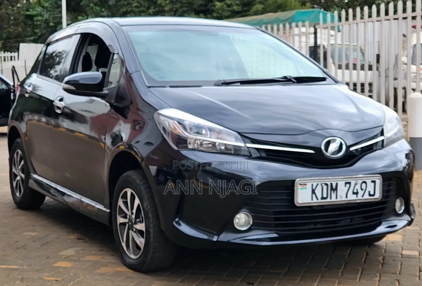 Toyota Vitz 1.3 FWD 5dr 2016 Black