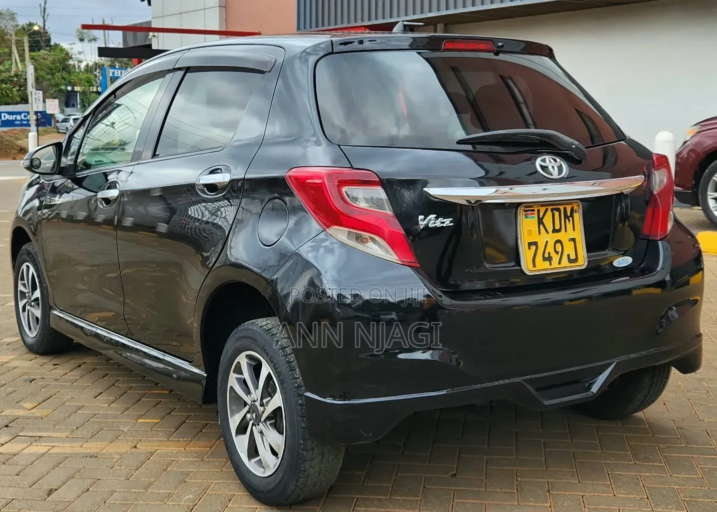 Toyota Vitz 1.3 FWD 5dr 2016 Black