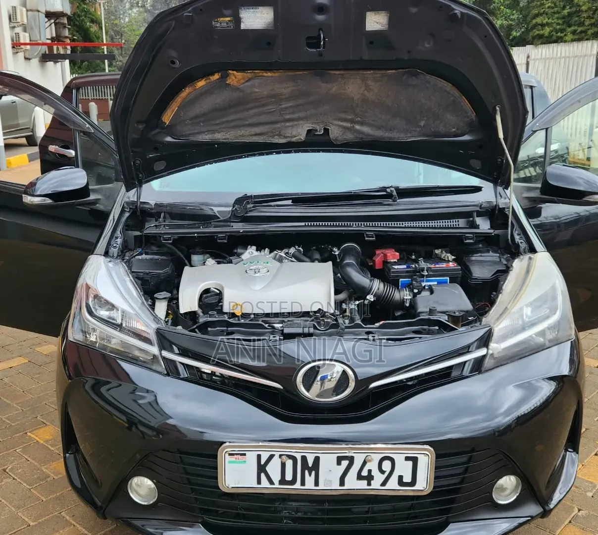 Toyota Vitz 1.3 FWD 5dr 2016 Black