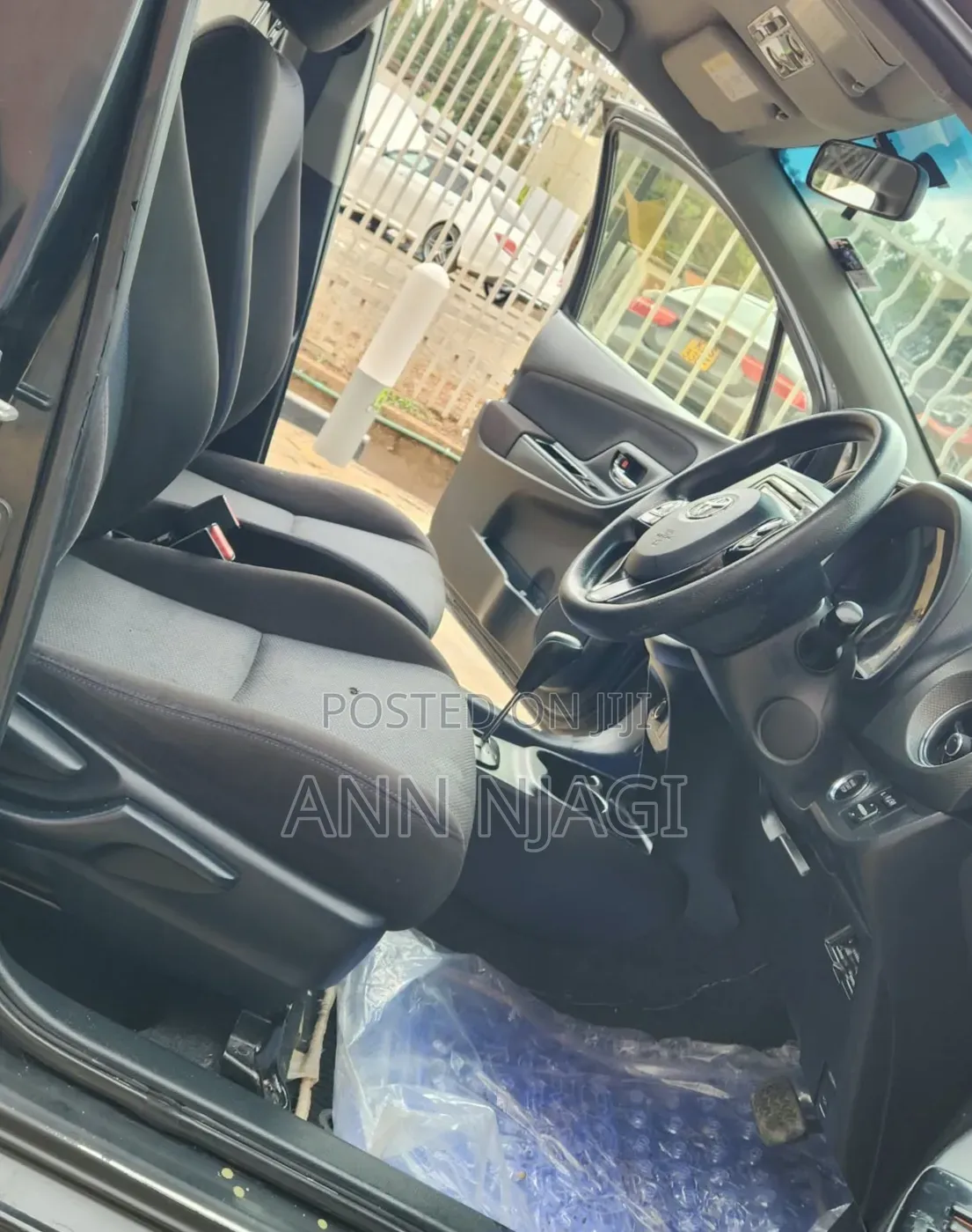 Toyota Vitz 1.3 FWD 5dr 2016 Black