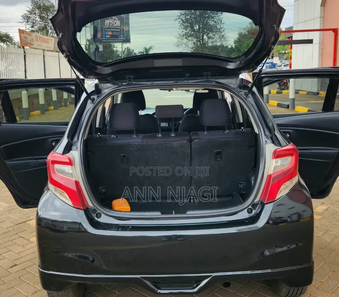 Toyota Vitz 1.3 FWD 5dr 2016 Black