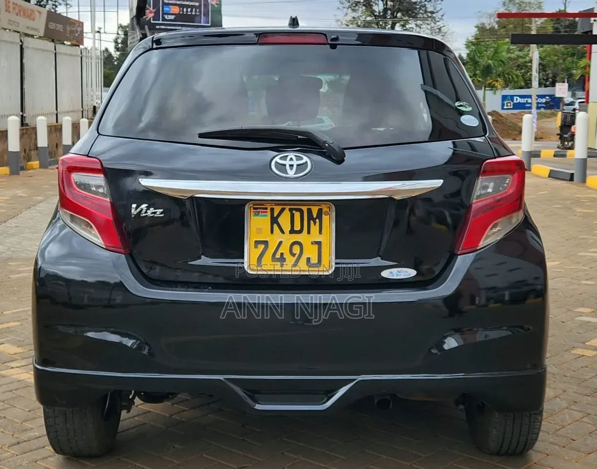 Toyota Vitz 1.3 FWD 5dr 2016 Black