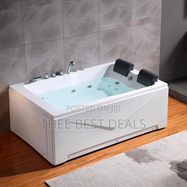 Jacuzzi (White) - main view