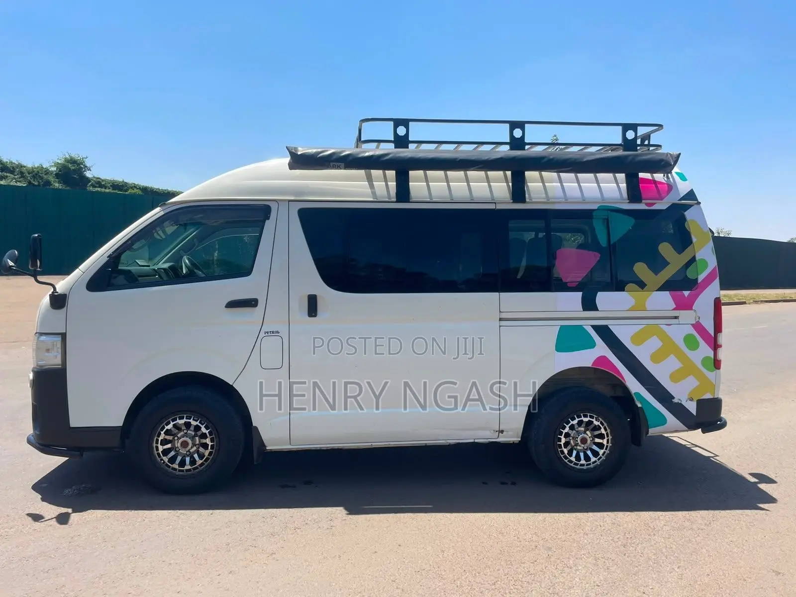 Toyota HiAce 2016 White