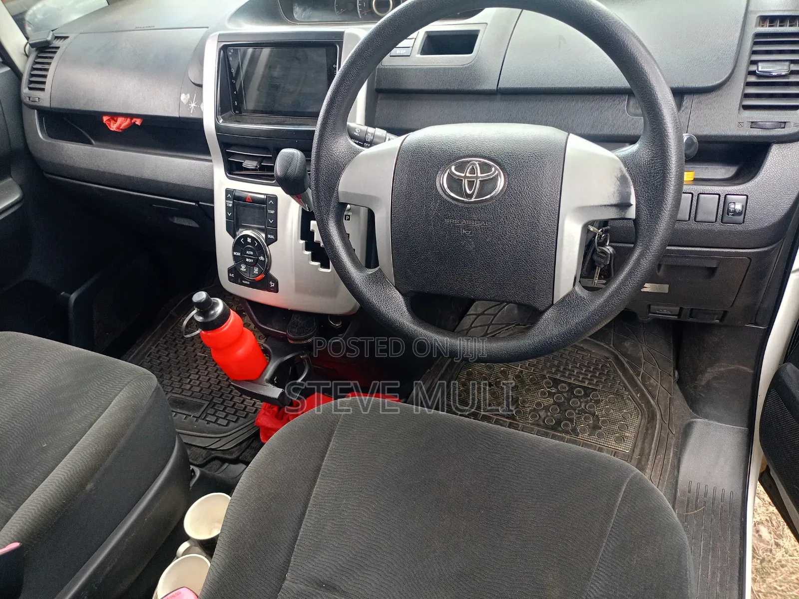 Toyota Noah 2.0 158hp FWD (8 Seater) 2013 Pearl