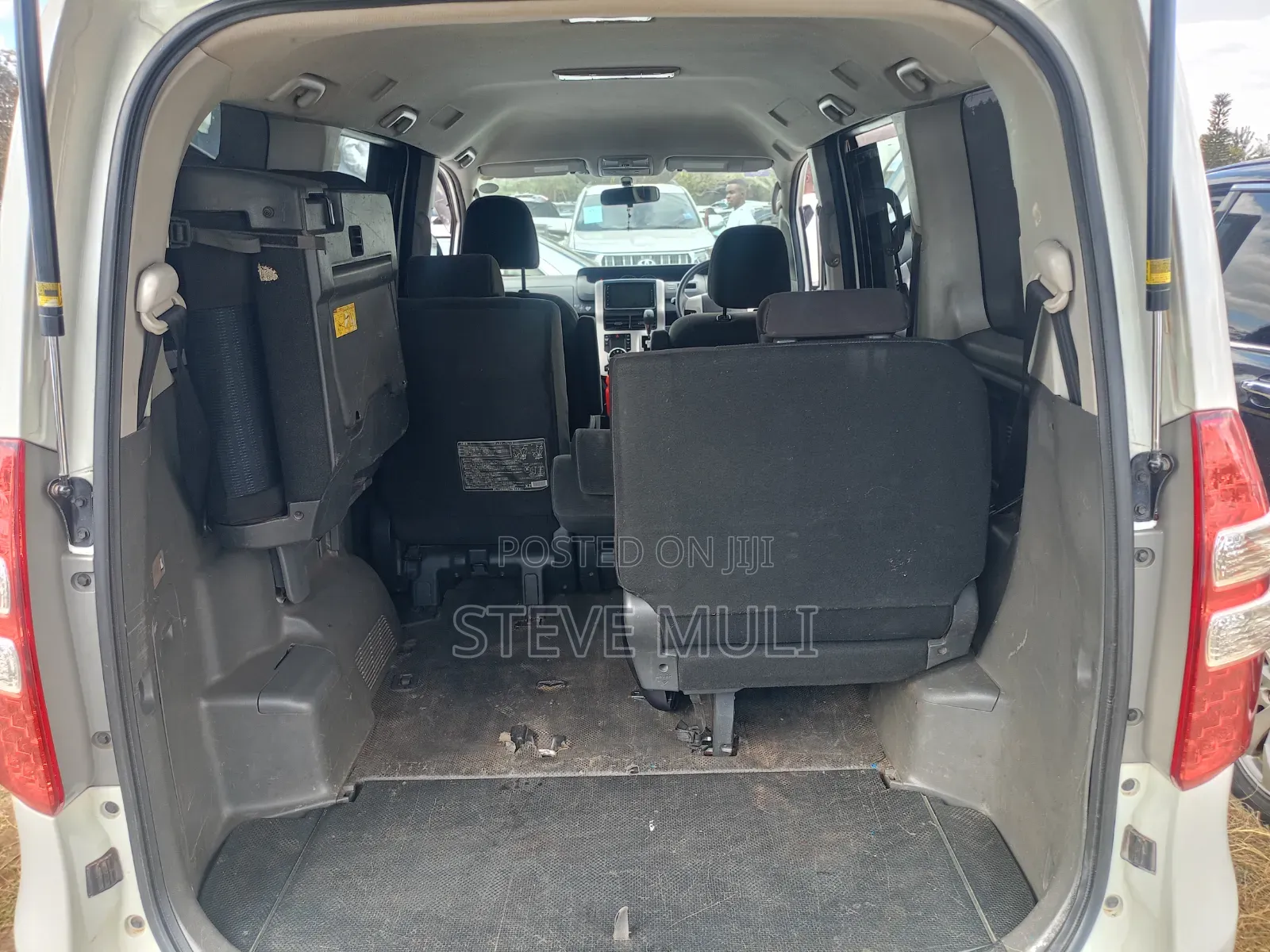 Toyota Noah 2.0 158hp FWD (8 Seater) 2013 Pearl